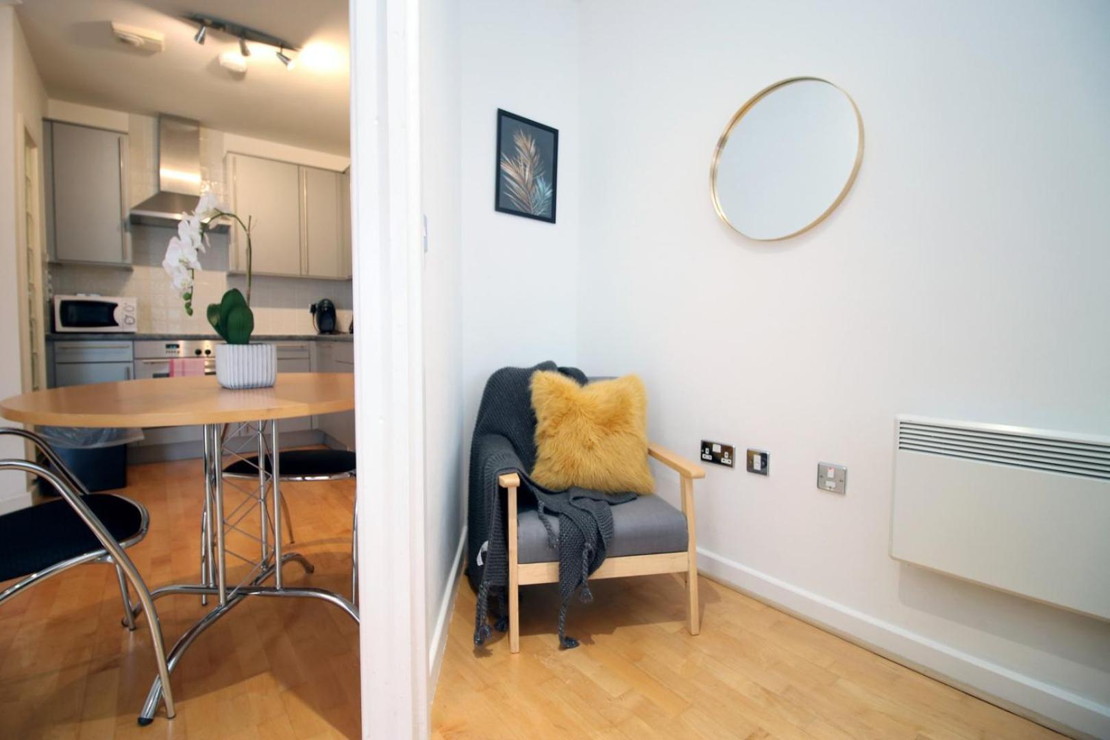 Centrally Located Spacious 2Br | Cohost Partners 카디프 외부 사진