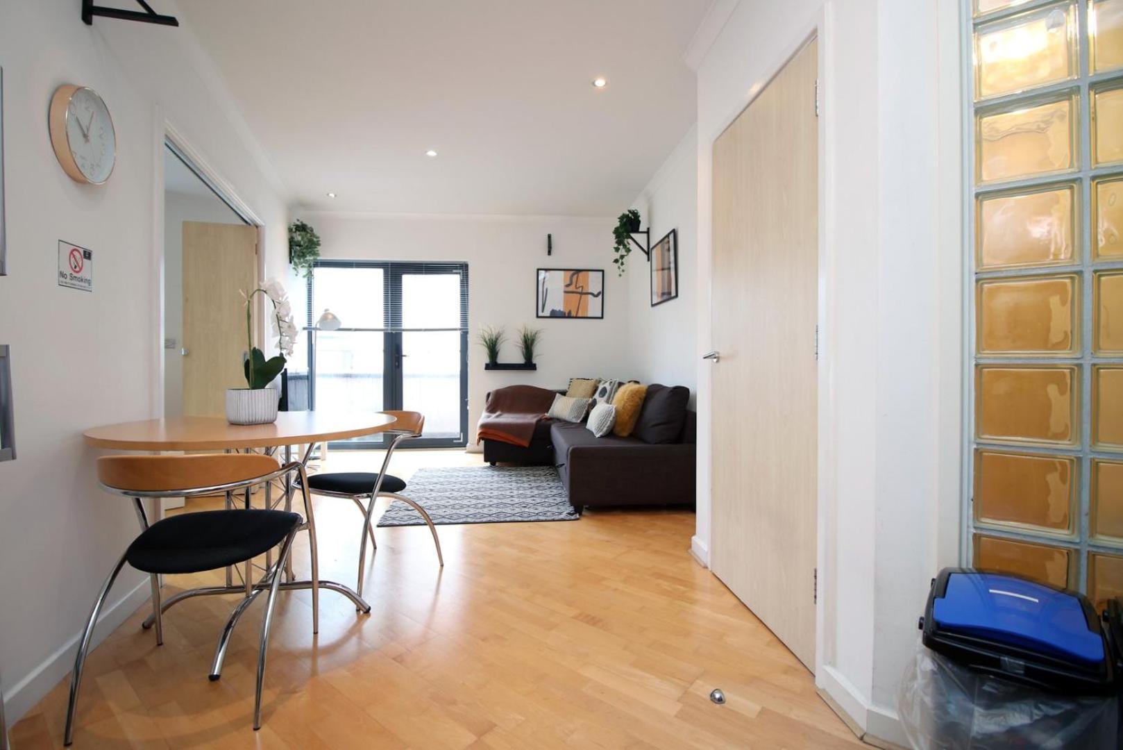 Centrally Located Spacious 2Br | Cohost Partners 카디프 외부 사진